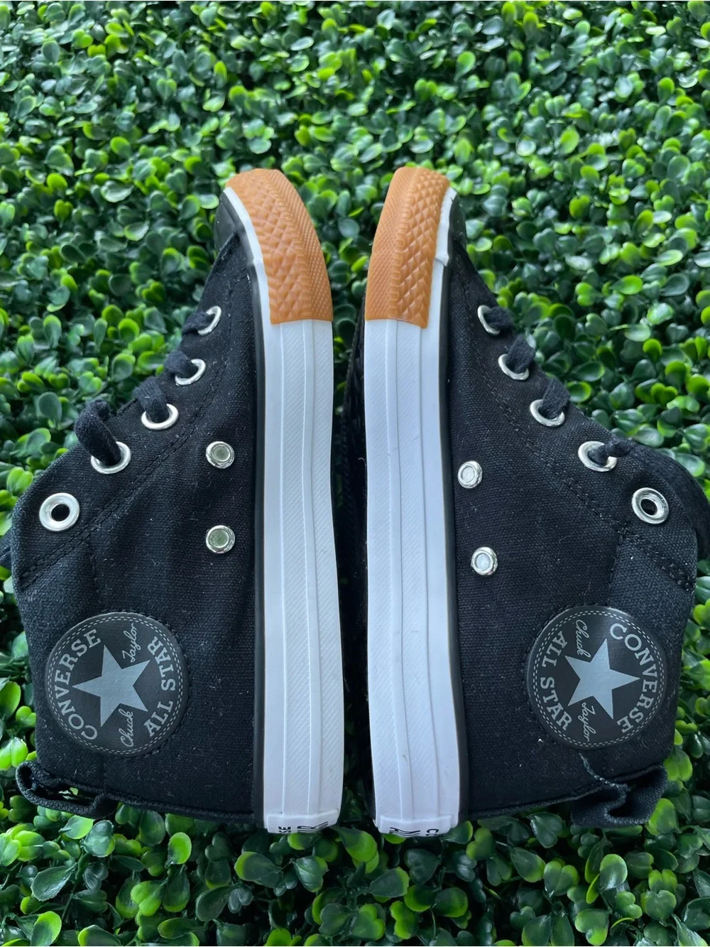 Converse chuck taylor all star kids size 11 with Gum Outsole - Picture 3 of 8